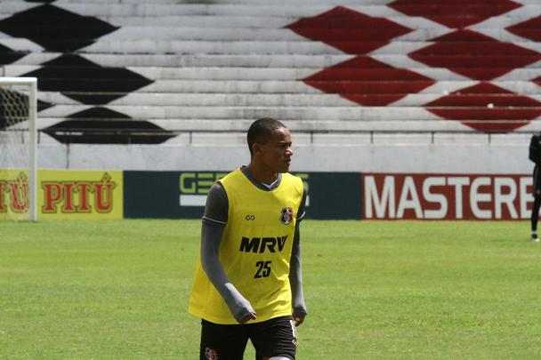 Técnico Júnior Rocha não poderá contar com o volante Luiz Otávio, expulso no último jogo. Além dele, o lateral-esquerdo Ávila e o atacante Augusto não jogam, vetados pelo departamento médico. Paulo Henrique, Leandro Salino e Fabinho Alves serão os substitutos.