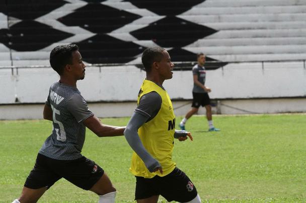 Técnico Júnior Rocha não poderá contar com o volante Luiz Otávio, expulso no último jogo. Além dele, o lateral-esquerdo Ávila e o atacante Augusto não jogam, vetados pelo departamento médico. Paulo Henrique, Leandro Salino e Fabinho Alves serão os substitutos.