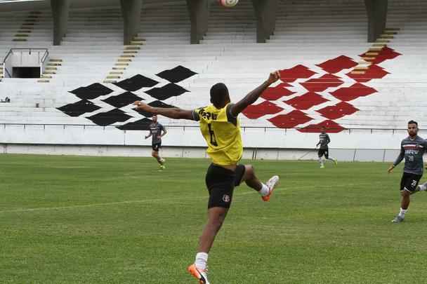 Técnico Júnior Rocha não poderá contar com o volante Luiz Otávio, expulso no último jogo. Além dele, o lateral-esquerdo Ávila e o atacante Augusto não jogam, vetados pelo departamento médico. Paulo Henrique, Leandro Salino e Fabinho Alves serão os substitutos.