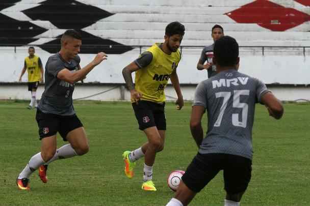 Técnico Júnior Rocha não poderá contar com o volante Luiz Otávio, expulso no último jogo. Além dele, o lateral-esquerdo Ávila e o atacante Augusto não jogam, vetados pelo departamento médico. Paulo Henrique, Leandro Salino e Fabinho Alves serão os substitutos.
