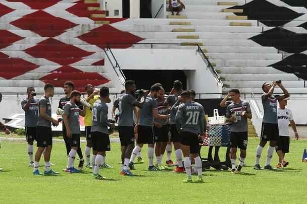 Técnico Júnior Rocha não poderá contar com o volante Luiz Otávio, expulso no último jogo. Além dele, o lateral-esquerdo Ávila e o atacante Augusto não jogam, vetados pelo departamento médico. Paulo Henrique, Leandro Salino e Fabinho Alves serão os substitutos.