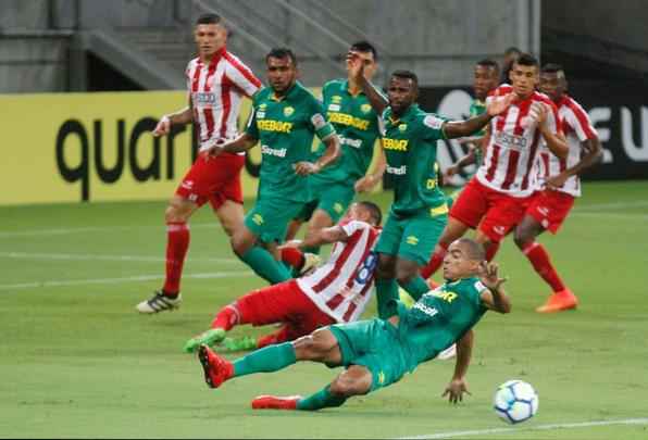 Com um jogador a mais, Náutico vence Cuiabá por 2 a 1 e tem vantagem do empate  para avançar na Copa do Brasil