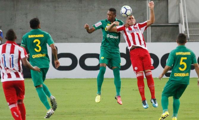 Com um jogador a mais, Nutico vence Cuiab por 2 a 1 e tem vantagem do empate  para avanar na Copa do Brasil