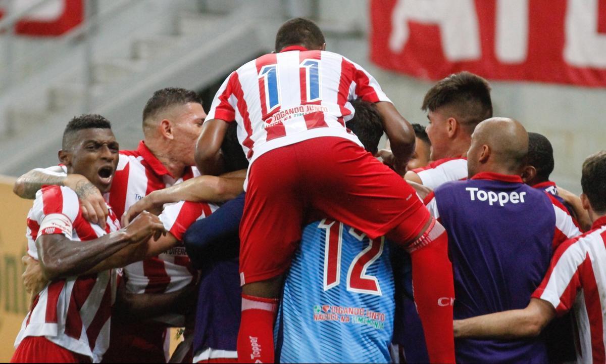 Com um jogador a mais, Nutico vence Cuiab por 2 a 1 e tem vantagem do empate  para avanar na Copa do Brasil