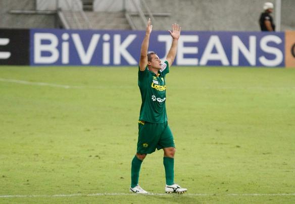 Com um jogador a mais, Nutico vence Cuiab por 2 a 1 e tem vantagem do empate  para avanar na Copa do Brasil