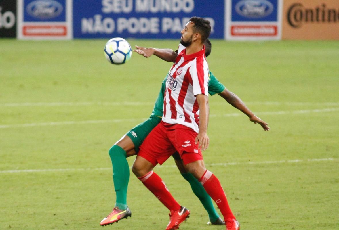 Com um jogador a mais, Nutico vence Cuiab por 2 a 1 e tem vantagem do empate  para avanar na Copa do Brasil