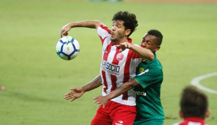 Com um jogador a mais, Nutico vence Cuiab por 2 a 1 e tem vantagem do empate  para avanar na Copa do Brasil