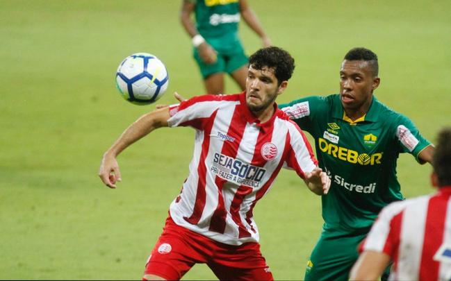Com um jogador a mais, Nutico vence Cuiab por 2 a 1 e tem vantagem do empate  para avanar na Copa do Brasil