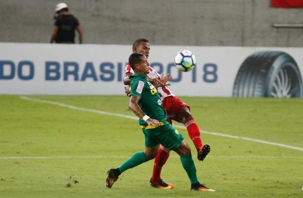 Com um jogador a mais, Nutico vence Cuiab por 2 a 1 e tem vantagem do empate  para avanar na Copa do Brasil