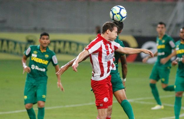 Com um jogador a mais, Nutico vence Cuiab por 2 a 1 e tem vantagem do empate  para avanar na Copa do Brasil