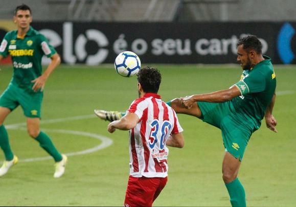 Com um jogador a mais, Nutico vence Cuiab por 2 a 1 e tem vantagem do empate  para avanar na Copa do Brasil
