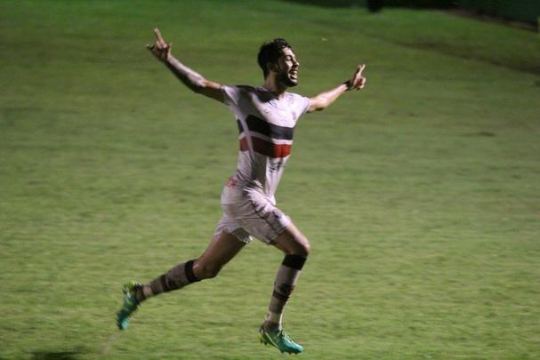 Em gramado encharcado, Santa Cruz cede empate para o rival no Serto