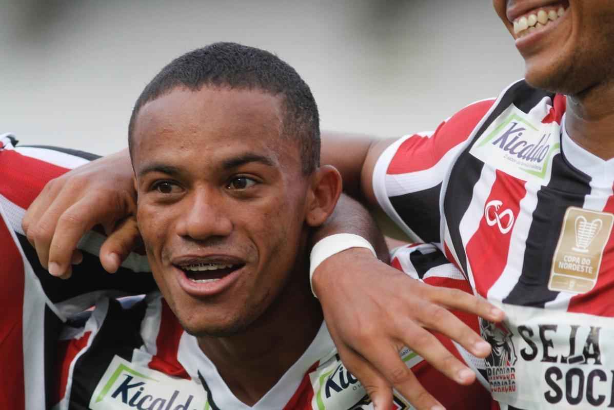 Santa Cruz vence Belo Jardim por 3 a 2, mas apresenta muitos erros na defesa