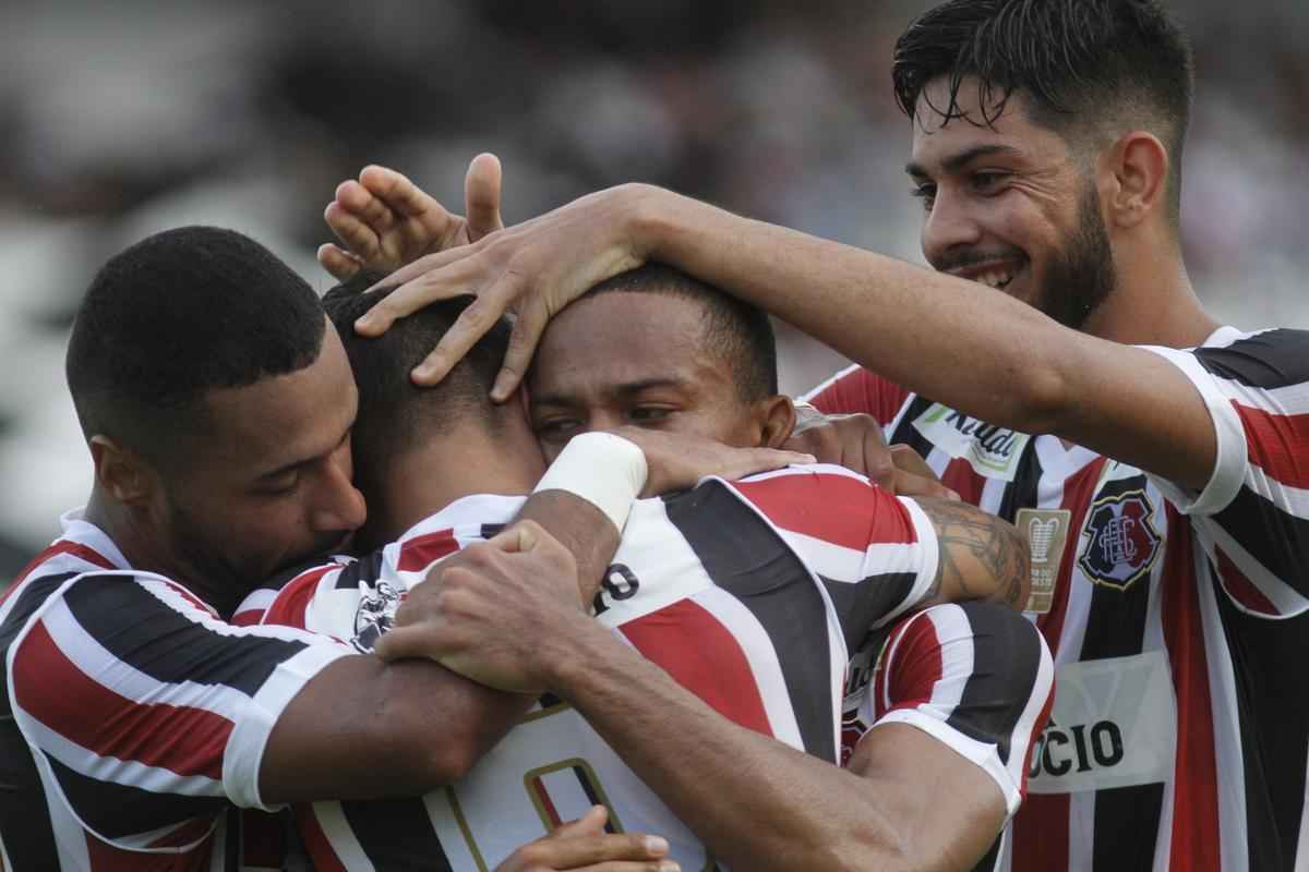 Santa Cruz vence Belo Jardim por 3 a 2, mas apresenta muitos erros na defesa