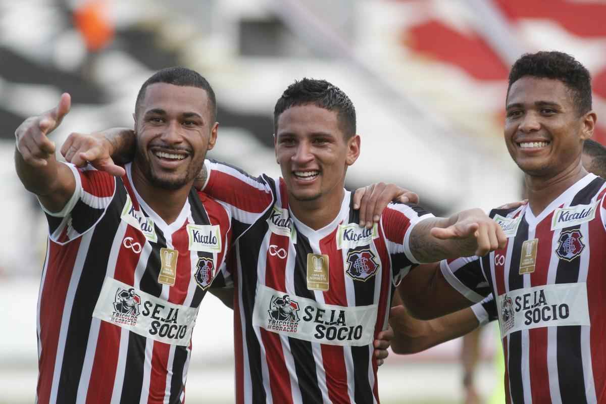 Santa Cruz vence Belo Jardim por 3 a 2, mas apresenta muitos erros na defesa