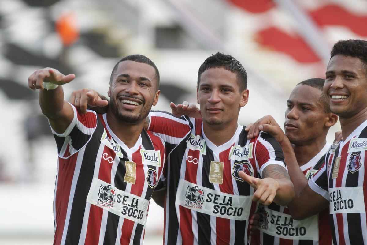 Santa Cruz vence Belo Jardim por 3 a 2, mas apresenta muitos erros na defesa