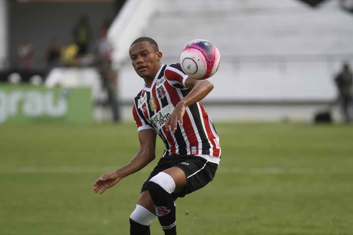 Santa Cruz vence Belo Jardim por 3 a 2, mas apresenta muitos erros na defesa