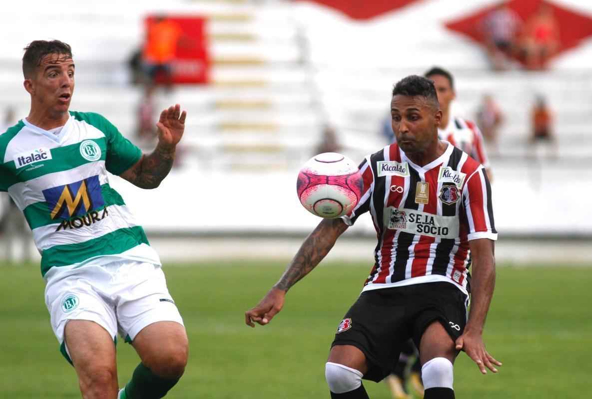 Santa Cruz vence Belo Jardim por 3 a 2, mas apresenta muitos erros na defesa