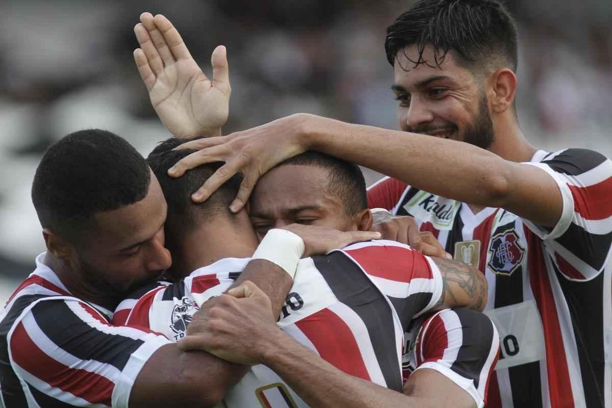 Santa Cruz vence Belo Jardim por 3 a 2, mas apresenta muitos erros na defesa
