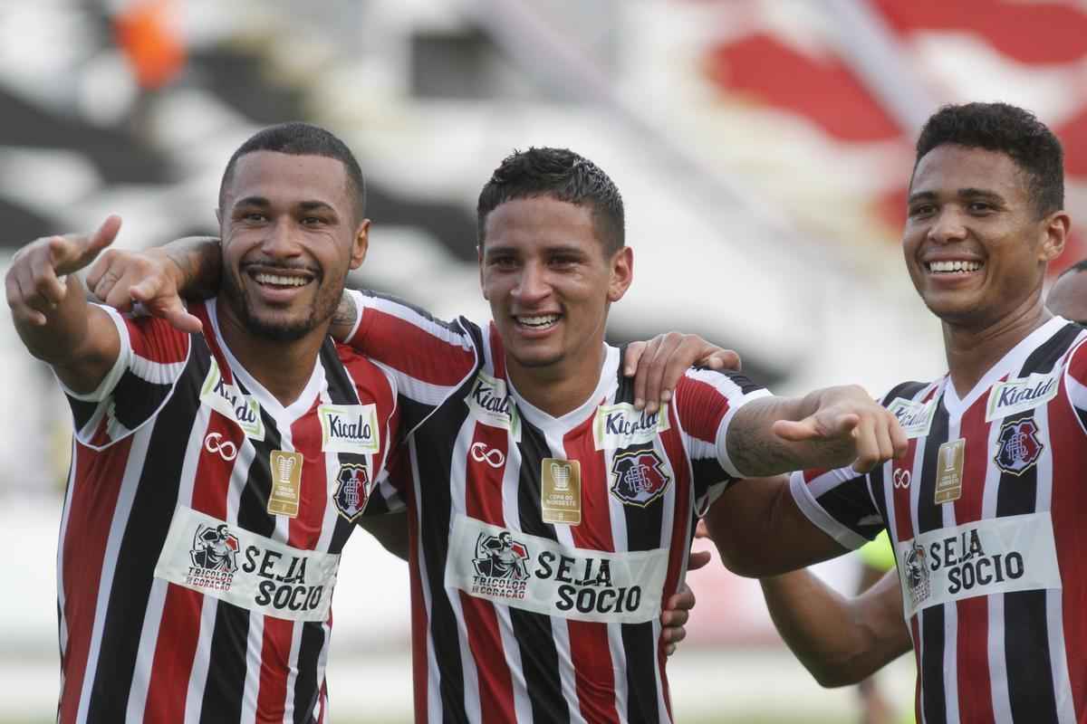 Santa Cruz vence Belo Jardim por 3 a 2, mas apresenta muitos erros na defesa