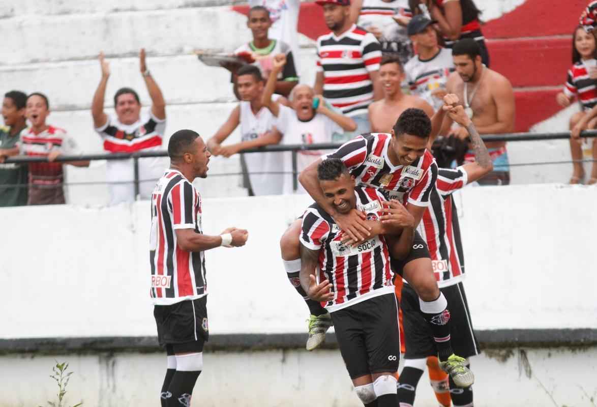 Santa Cruz vence Belo Jardim por 3 a 2, mas apresenta muitos erros na defesa