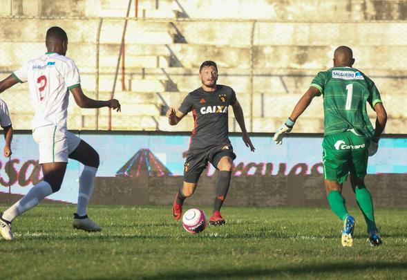 Sport joga melhor, mas apresenta falhas no ataque e empata em 1 a 1 com o Salgueiro