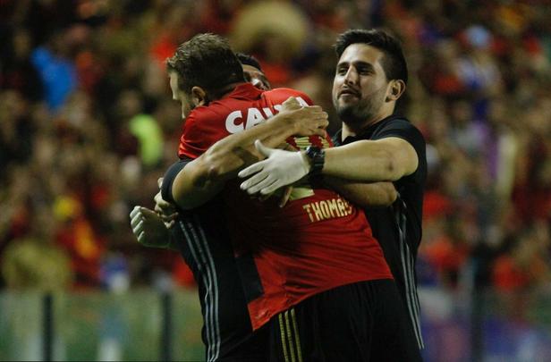 Sport e Santa Cruz se encontraram na Ilha do Retiro, em jogo que decidiu o futuro das equipes na prxima fase do Campeonato Pernambucano. Primeiro tempo terminou empatado em 1 a 1. O Leo abriu o placar com Thoms e o Tricolor empatou com Fabinho Alves