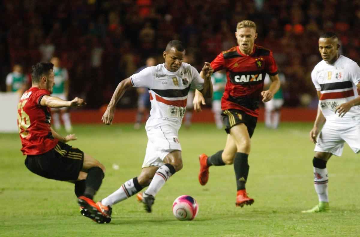 As equipes no repetiram o mesmo ritmo no segundo tempo de jogo. Foram poucas chances para os dois lados e nenhum gol. Agora, Sport e Santa Cruz voltam a se enfrentar pelas quartas de finais do Campeonato Pernambucano