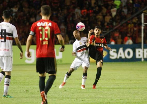 As equipes no repetiram o mesmo ritmo no segundo tempo de jogo. Foram poucas chances para os dois lados e nenhum gol. Agora, Sport e Santa Cruz voltam a se enfrentar pelas quartas de finais do Campeonato Pernambucano