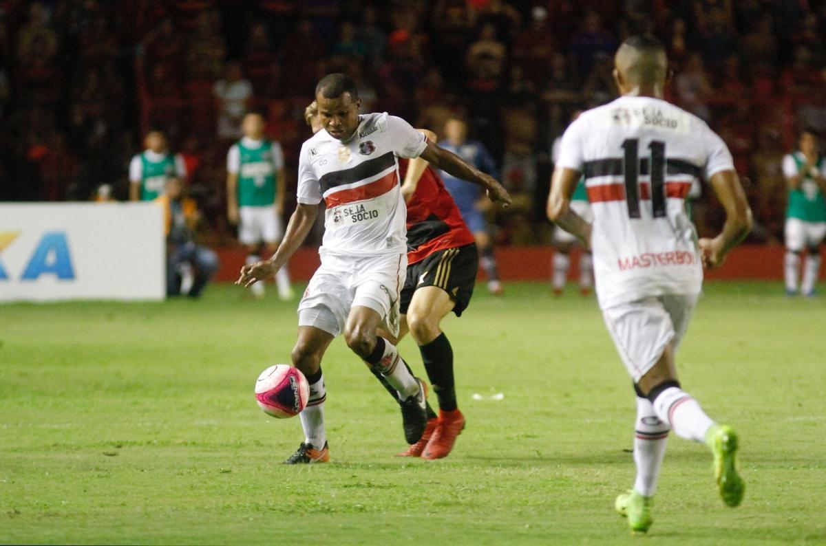 As equipes no repetiram o mesmo ritmo no segundo tempo de jogo. Foram poucas chances para os dois lados e nenhum gol. Agora, Sport e Santa Cruz voltam a se enfrentar pelas quartas de finais do Campeonato Pernambucano