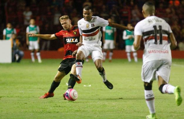As equipes no repetiram o mesmo ritmo no segundo tempo de jogo. Foram poucas chances para os dois lados e nenhum gol. Agora, Sport e Santa Cruz voltam a se enfrentar pelas quartas de finais do Campeonato Pernambucano