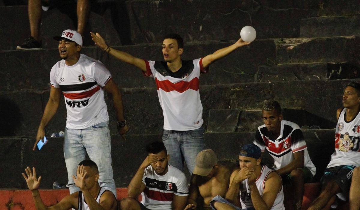 As equipes no repetiram o mesmo ritmo no segundo tempo de jogo. Foram poucas chances para os dois lados e nenhum gol. Agora, Sport e Santa Cruz voltam a se enfrentar pelas quartas de finais do Campeonato Pernambucano