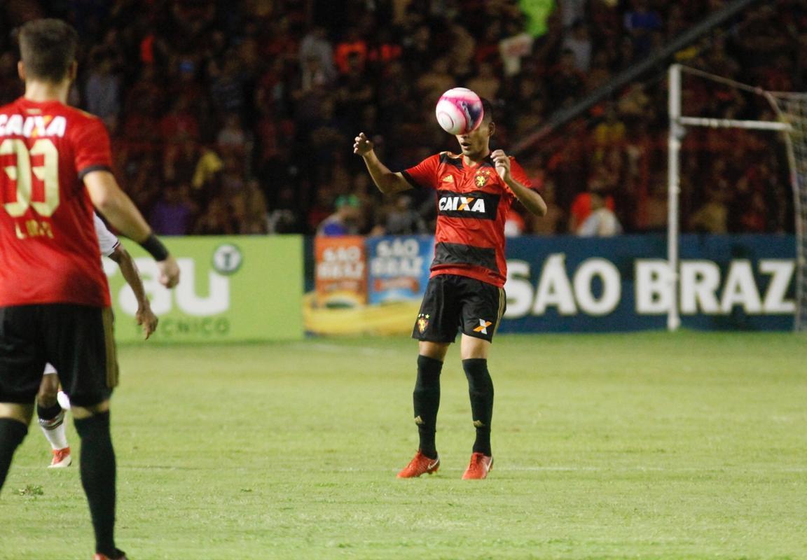 As equipes no repetiram o mesmo ritmo no segundo tempo de jogo. Foram poucas chances para os dois lados e nenhum gol. Agora, Sport e Santa Cruz voltam a se enfrentar pelas quartas de finais do Campeonato Pernambucano