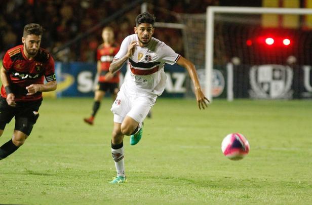 As equipes no repetiram o mesmo ritmo no segundo tempo de jogo. Foram poucas chances para os dois lados e nenhum gol. Agora, Sport e Santa Cruz voltam a se enfrentar pelas quartas de finais do Campeonato Pernambucano