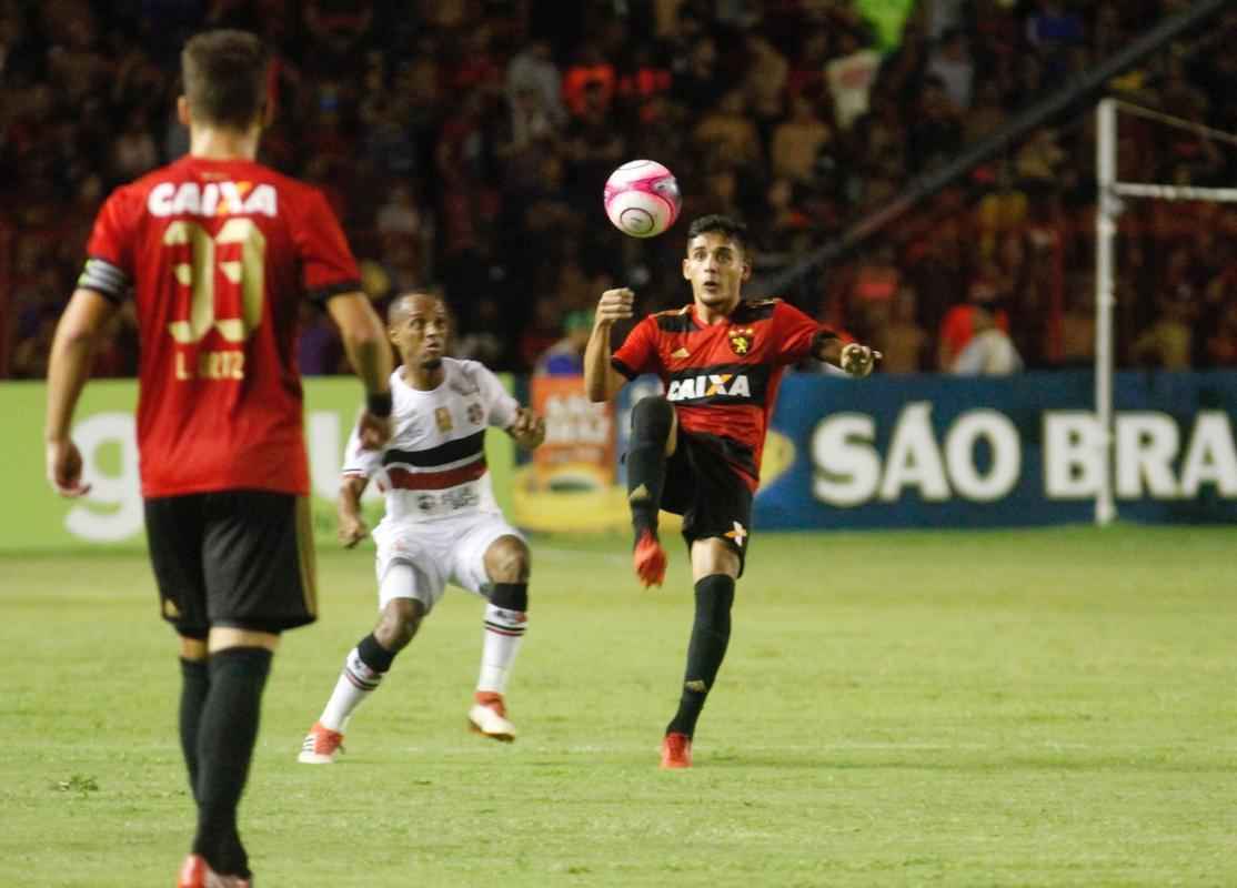 As equipes no repetiram o mesmo ritmo no segundo tempo de jogo. Foram poucas chances para os dois lados e nenhum gol. Agora, Sport e Santa Cruz voltam a se enfrentar pelas quartas de finais do Campeonato Pernambucano