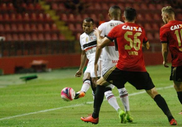 As equipes no repetiram o mesmo ritmo no segundo tempo de jogo. Foram poucas chances para os dois lados e nenhum gol. Agora, Sport e Santa Cruz voltam a se enfrentar pelas quartas de finais do Campeonato Pernambucano