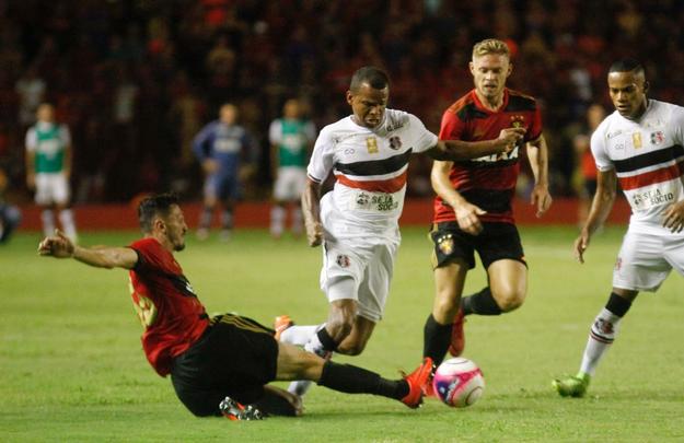 As equipes no repetiram o mesmo ritmo no segundo tempo de jogo. Foram poucas chances para os dois lados e nenhum gol. Agora, Sport e Santa Cruz voltam a se enfrentar pelas quartas de finais do Campeonato Pernambucano