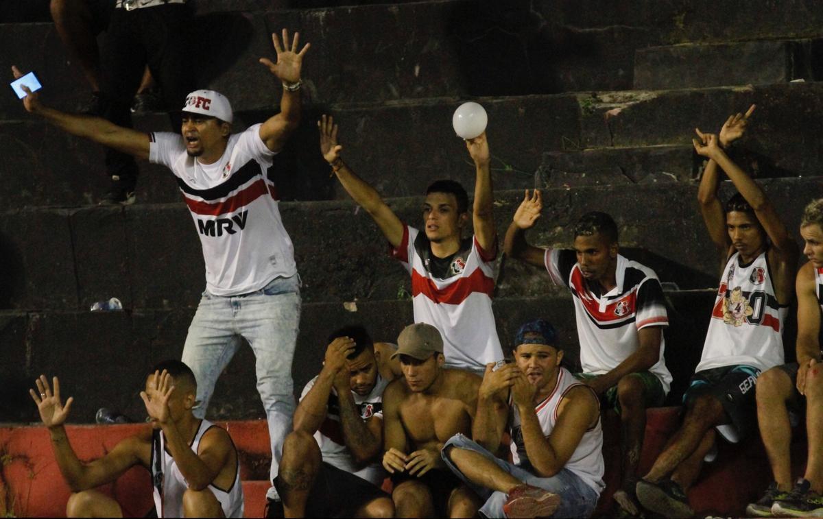 As equipes no repetiram o mesmo ritmo no segundo tempo de jogo. Foram poucas chances para os dois lados e nenhum gol. Agora, Sport e Santa Cruz voltam a se enfrentar pelas quartas de finais do Campeonato Pernambucano