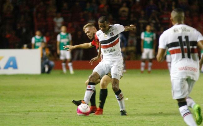 As equipes no repetiram o mesmo ritmo no segundo tempo de jogo. Foram poucas chances para os dois lados e nenhum gol. Agora, Sport e Santa Cruz voltam a se enfrentar pelas quartas de finais do Campeonato Pernambucano