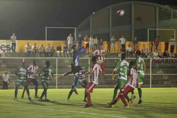 Belo Jardim e Nutico tiveram um primeiro tempo com placar movimentado. Jader abriu o placar de pnalti e Ortigoza empatou de cabea para o Timbu. O Calango voltou a ficar  frente do placar com Luan, tambm de cabea.