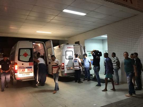 As ambulâncias que deixaram a Ilha do Retiro com feridos foram para a UPA da Abdias, a mais próxima do local. De lá, porém, os pacientes foram reencaminhados para outras UPAs, como Imbiribeira e Caxangá, onde há atendimento de ortopedia no horário. Apenas casos menos graves, como escoriações, foram solucionados na UPA da Abdias