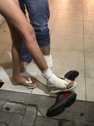 As ambulâncias que deixaram a Ilha do Retiro com feridos foram para a UPA da Abdias, a mais próxima do local. De lá, porém, os pacientes foram reencaminhados para outras UPAs, como Imbiribeira e Caxangá, onde há atendimento de ortopedia no horário. Apenas casos menos graves, como escoriações, foram solucionados na UPA da Abdias