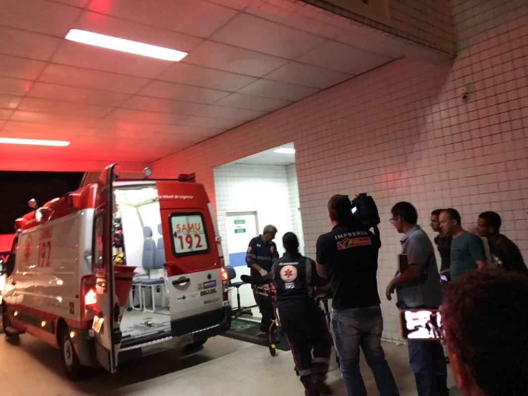 As ambulncias que deixaram a Ilha do Retiro com feridos foram para a UPA da Abdias, a mais prxima do local. De l, porm, os pacientes foram reencaminhados para outras UPAs, como Imbiribeira e Caxang, onde h atendimento de ortopedia no horrio. Apenas casos menos graves, como escoriaes, foram solucionados na UPA da Abdias