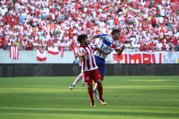 Nutico dominou o jogo, mas teve dificuldades em criar jogadas ofensivas. No segundo tempo, equipe cresceu com a entrada de Jnior Timb. O gol alvirrubro veio com um pnalti, cobrado justamente por Timbu. Classificada, a equipe enfrenta agora o Salgueiro, por uma vaga na final do Pernambucano