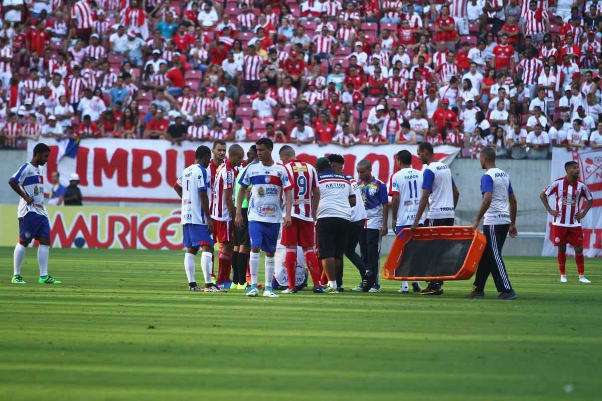 Nutico dominou o jogo, mas teve dificuldades em criar jogadas ofensivas. No segundo tempo, equipe cresceu com a entrada de Jnior Timb. O gol alvirrubro veio com um pnalti, cobrado justamente por Timbu. Classificada, a equipe enfrenta agora o Salgueiro, por uma vaga na final do Pernambucano