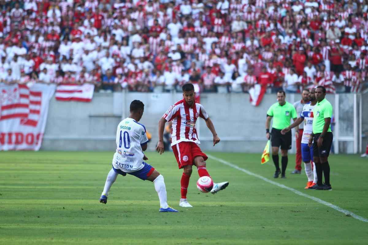 Nutico dominou o jogo, mas teve dificuldades em criar jogadas ofensivas. No segundo tempo, equipe cresceu com a entrada de Jnior Timb. O gol alvirrubro veio com um pnalti, cobrado justamente por Timbu. Classificada, a equipe enfrenta agora o Salgueiro, por uma vaga na final do Pernambucano