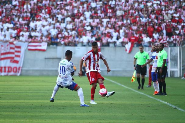 Nutico dominou o jogo, mas teve dificuldades em criar jogadas ofensivas. No segundo tempo, equipe cresceu com a entrada de Jnior Timb. O gol alvirrubro veio com um pnalti, cobrado justamente por Timbu. Classificada, a equipe enfrenta agora o Salgueiro, por uma vaga na final do Pernambucano