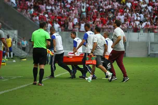 
Nutico dominou o jogo, mas teve dificuldades em criar jogadas ofensivas. No segundo tempo, equipe cresceu com a entrada de Jnior Timb. O gol alvirrubro veio com um pnalti, cobrado justamente por Timbu. Classificada, a equipe enfrenta agora o Salgueiro, por uma vaga na final do Pernambucano