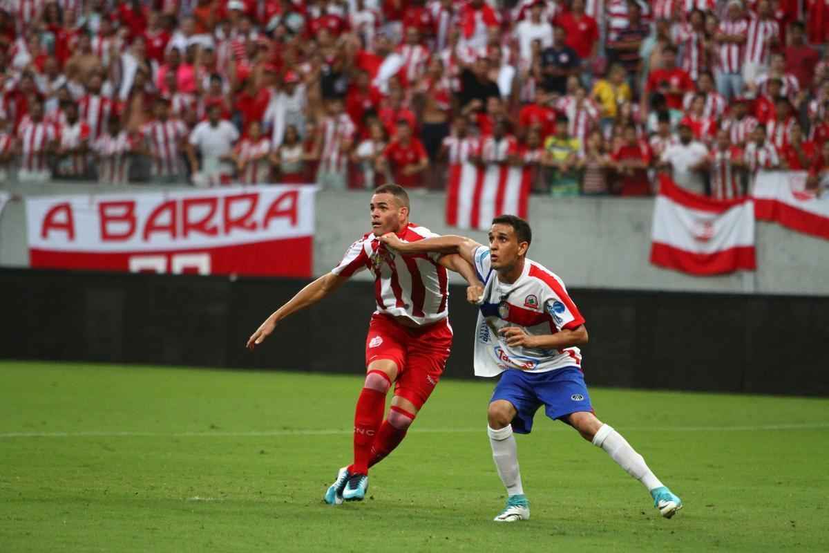 
Nutico dominou o jogo, mas teve dificuldades em criar jogadas ofensivas. No segundo tempo, equipe cresceu com a entrada de Jnior Timb. O gol alvirrubro veio com um pnalti, cobrado justamente por Timbu. Classificada, a equipe enfrenta agora o Salgueiro, por uma vaga na final do Pernambucano