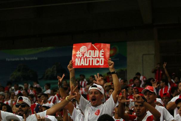 
Nutico dominou o jogo, mas teve dificuldades em criar jogadas ofensivas. No segundo tempo, equipe cresceu com a entrada de Jnior Timb. O gol alvirrubro veio com um pnalti, cobrado justamente por Timbu. Classificada, a equipe enfrenta agora o Salgueiro, por uma vaga na final do Pernambucano